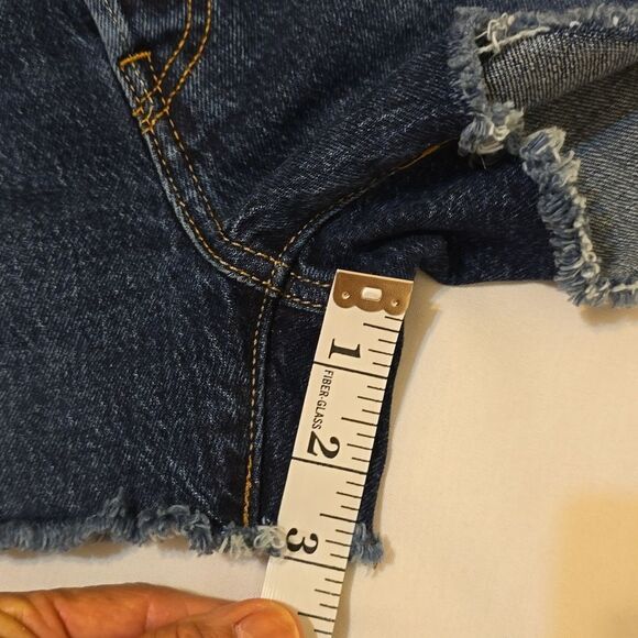 Levi’s Denim High Rise Blue Jean Shorts Women’s Sz 29 NWT!! - Picture 6 of 10